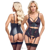 Elegante verleiding in zwart en donkerpaars – deze Cottelli Lingerie Strapshemd & String Ouvert set combineert luxe materialen met een sensueel design.