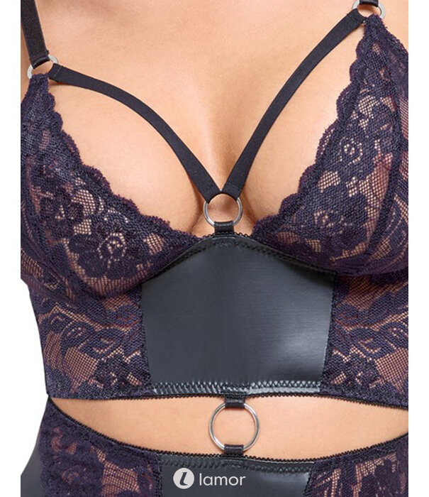 * COTTELLI  Elegante verleiding in zwart en donkerpaars – deze Cottelli Lingerie Strapshemd & String Ouvert set combineert luxe materialen met een sensueel design.