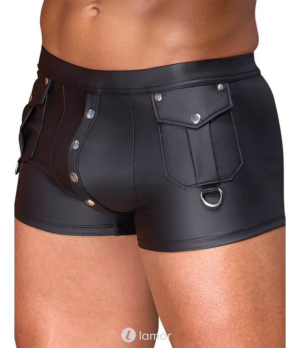 * NEK NEK Strakke short in zwart mattlook met drukknopen in de pouch, klappentasjes en decoratieve D-ringen