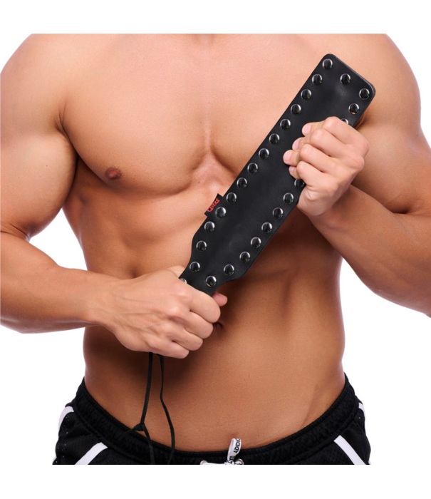 Red Leather Leren Peddel met 37 Metalen Nieten - 38 cm - Zwart