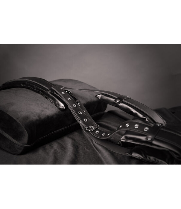 Ouch! by Shots Gevoerde Dijslip met Verstelbare Bandjes - Zwart