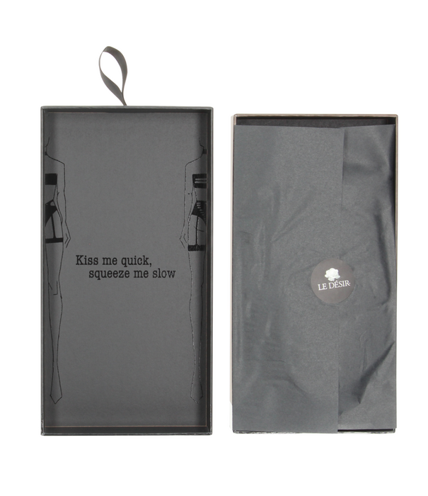 Le Désir by Shots Ananke XII - Drie Delen met Choker, Bandeau Top en Pantie met Garters - Plus Size