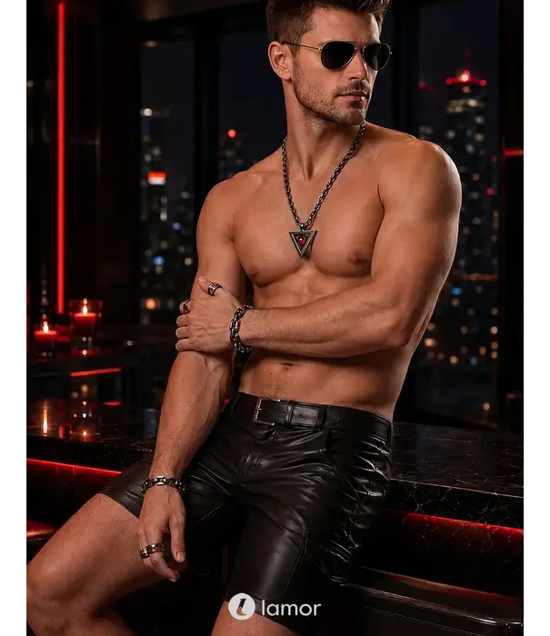 * RFP Regnes Fetish Planet Red Mark ADSimone001 wetlook heren shorts zwart met cargozakken en ritsdetails
