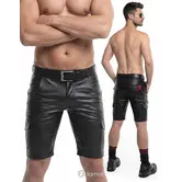 Regnes Fetish Planet Red Mark ADSimone001 wetlook heren shorts zwart met cargozakken en ritsdetails