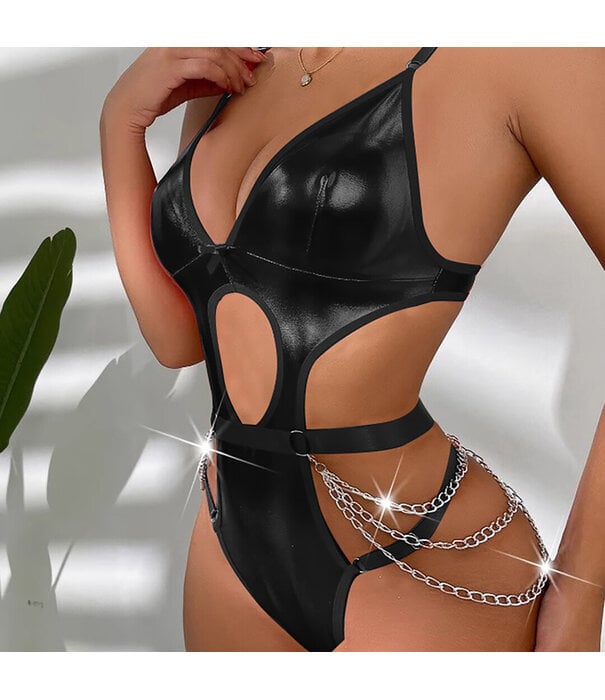 De Namour Lingerie by Shots Faux Leather Cut-out Verleidelijk Bodysuit met Kettingen - S/M - Zwart