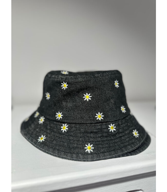 Bucket hat flowers
