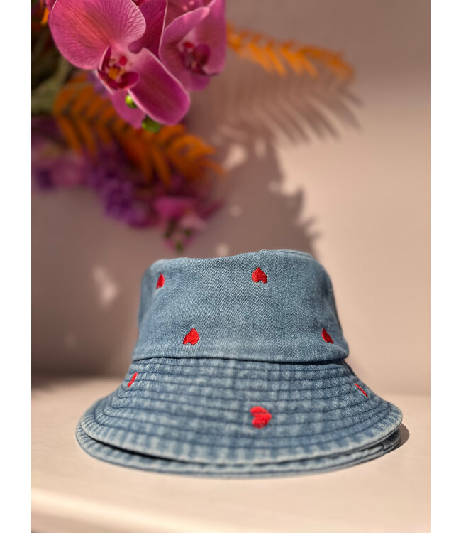 Bucket hat hearts