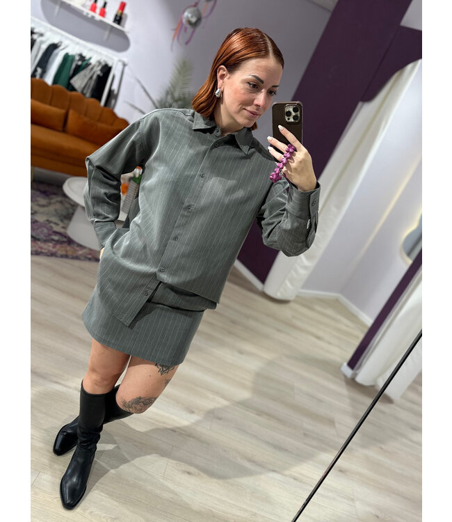 NOOR - Skirt pinstripe grey