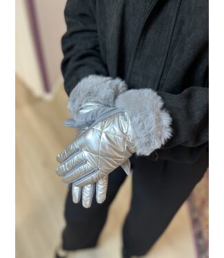 Gloves stitched faux fur