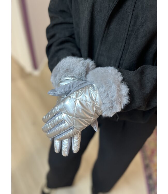 Gloves stitched faux fur