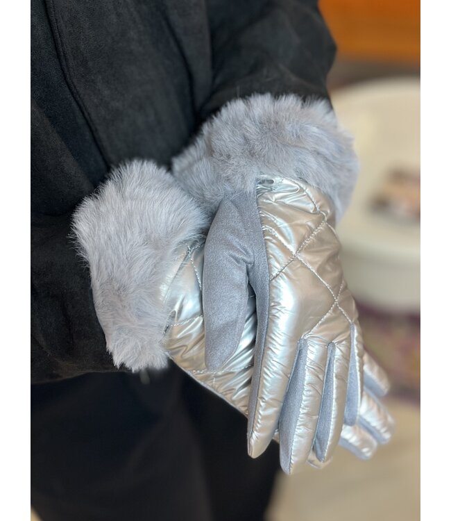 Gloves stitched faux fur
