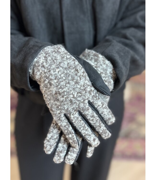 Gloves bouclé