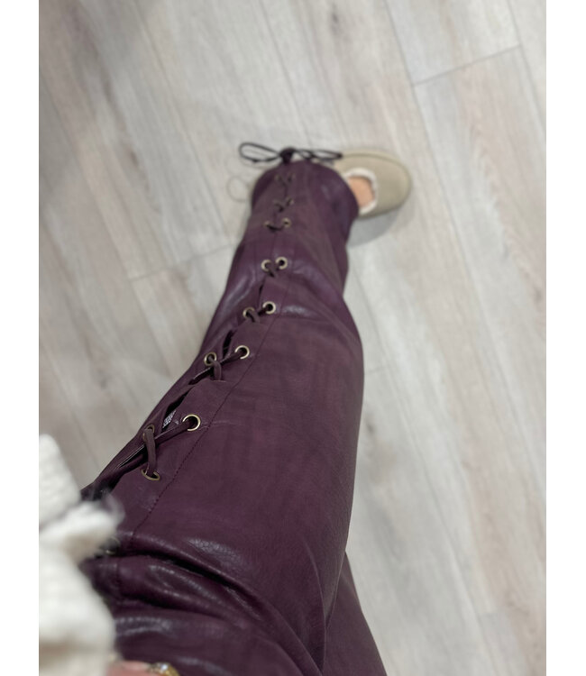 SALLY - Pants faux leather wine red