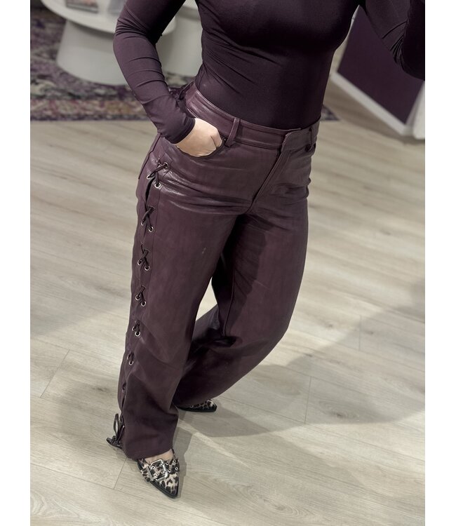 SALLY - Pants faux leather wine red
