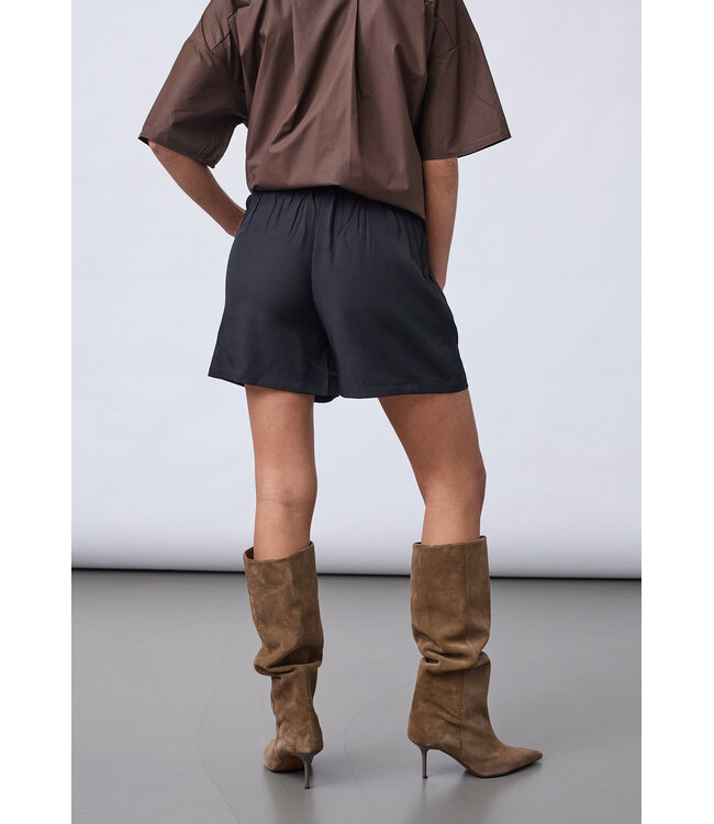 VIKSA - Shorts black