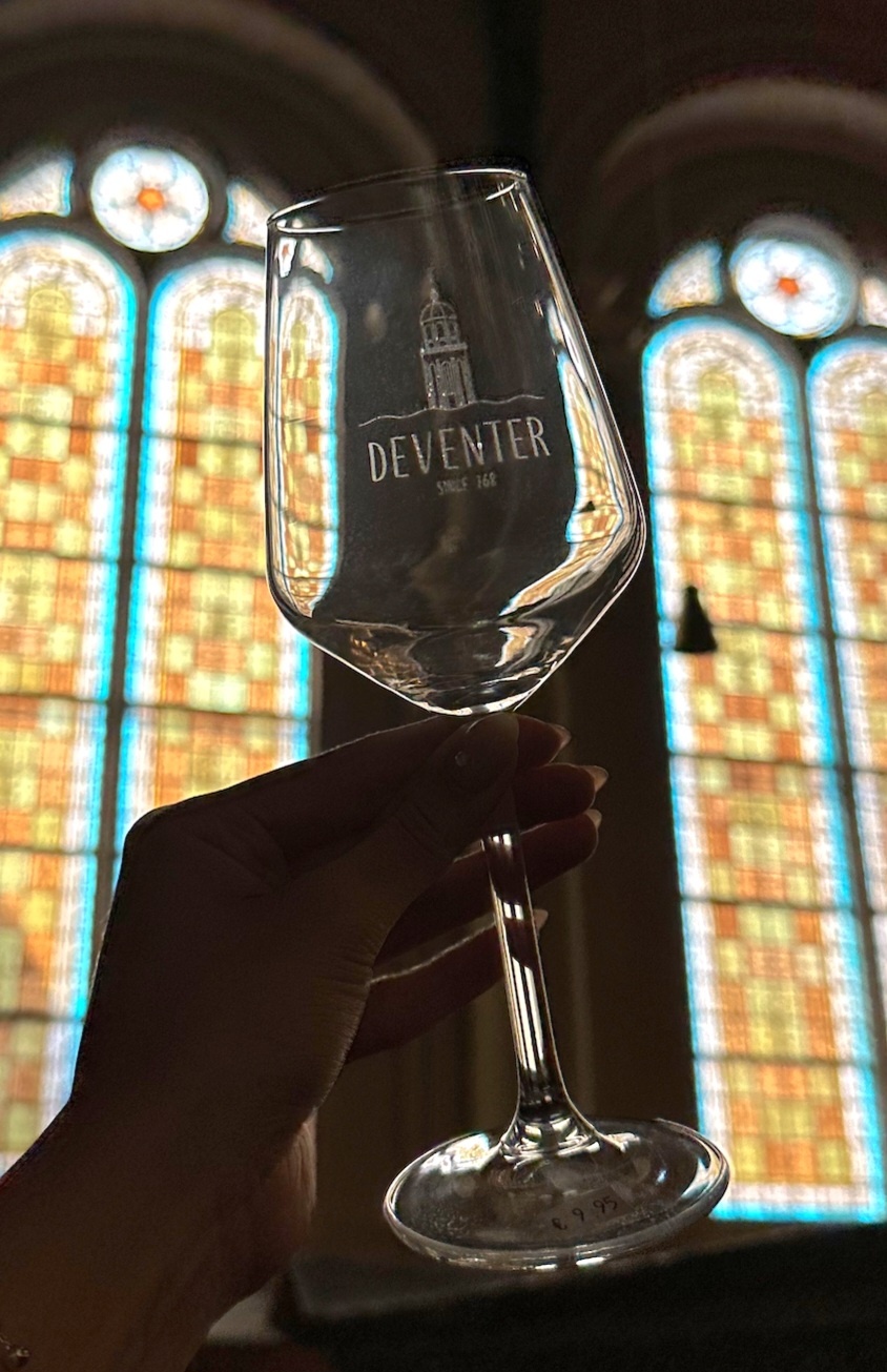 Wijnglazen met Lebuinustoren