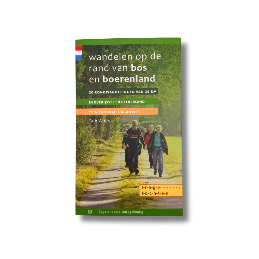 Wandelen op de rand van bos en boerenland