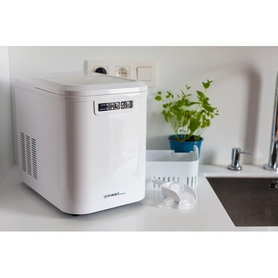 TZS First Austria TZS First Austria - IJsblokjesmachine - Incl. schep en lekbak - 2.2L - Wit - 5104