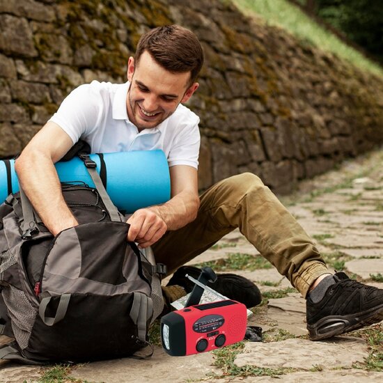 Merkloos AM/FM Noodradio met Zaklamp, Powerbank en 3-in-1 Oplaadopties