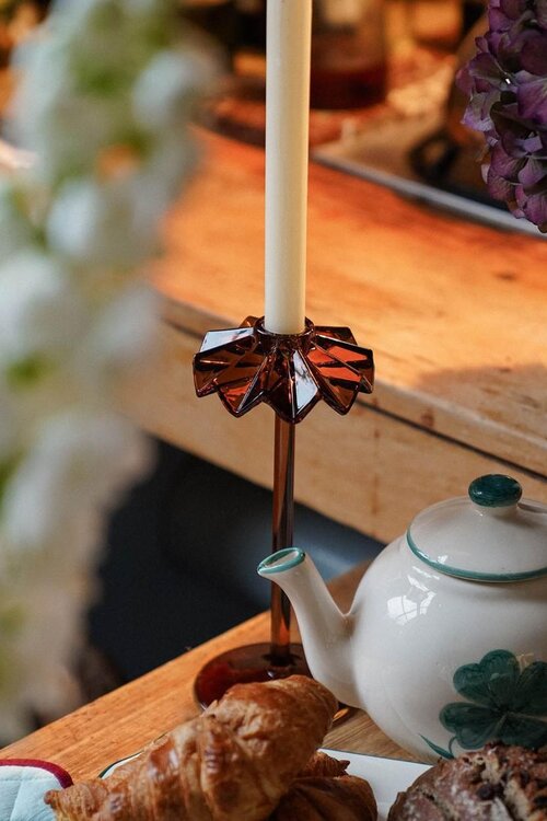 Anna & Nina Bruin Tall Frilly Candle Holder