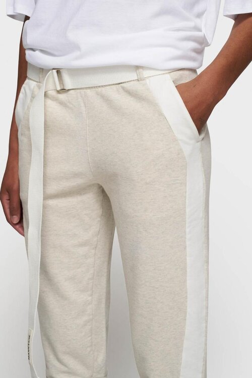 10Days Soft White Melee cropped jogger met riem en tape-details