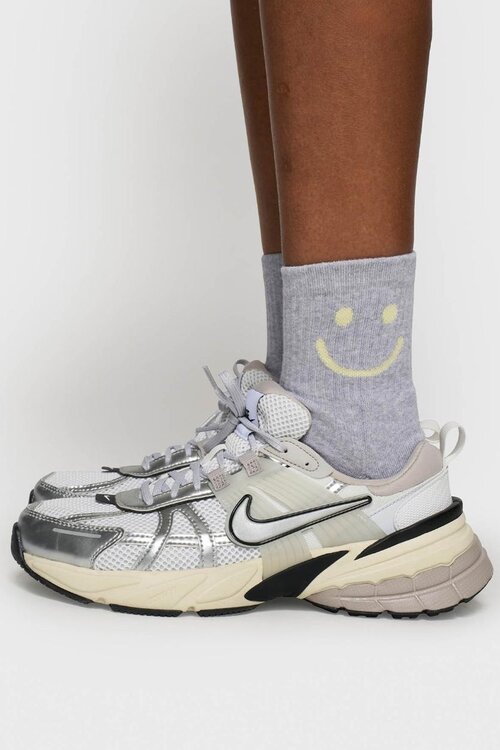 10Days Witte en grijs gemêleerde sokken met een glimlachend design