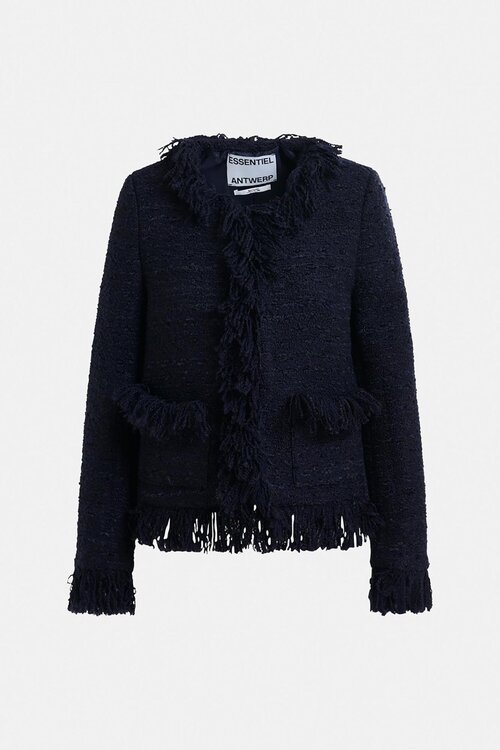 Essentiel Antwerp Navy Fringed Jack: Deze stijlvolle jas in marineblauw is voorzien van speelse franjes, perfect voor een trendy look.