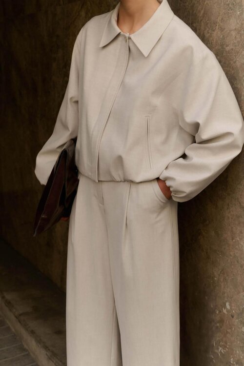 Club L'avenir Bomberjack in Beige