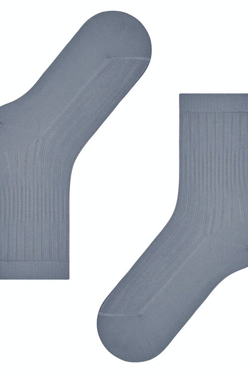 Falke Ribgebreide sokken in een zachte lichtblauwe tint