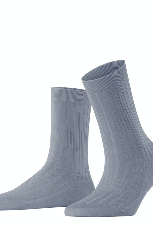 Falke Ribgebreide sokken in een zachte lichtblauwe tint