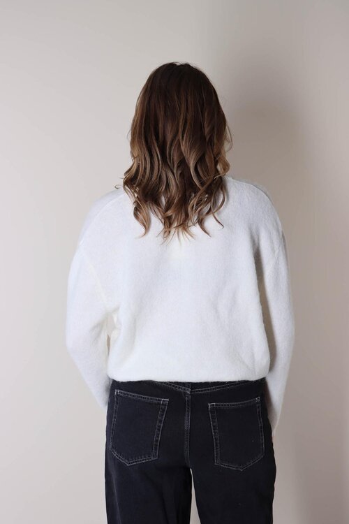 American Vintage Wit Vest - Dit stijlvolle witte vest van VAND. Lifestyle is een veelzijdige toevoeging aan je garderobe. Perfect voor zowel casual als formele gelegenheden, biedt het comfort en een tijdloze uitstraling.