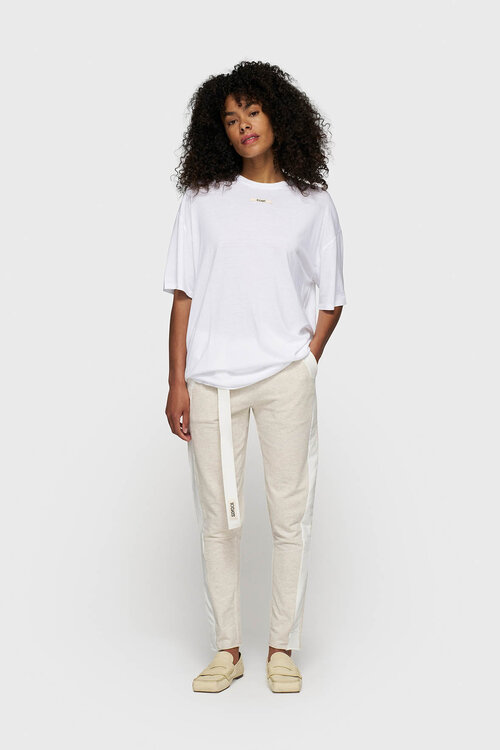 10Days Soft White Melee cropped jogger met riem en tape-details
