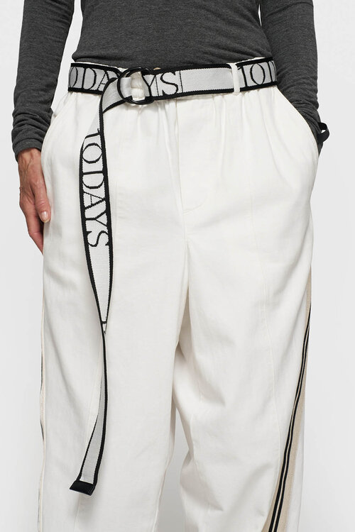 10Days Wit logo riem