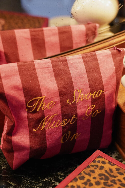 Anna & Nina The Show Must Go On Make-UpBag in een levendige kleur