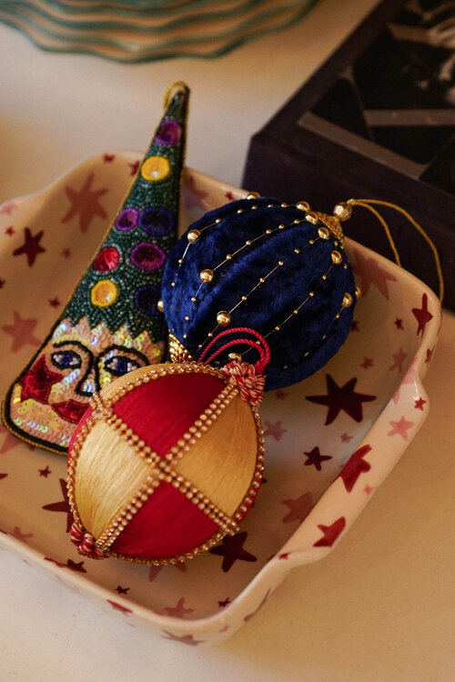 Anna & Nina Heilige Blauwe Bes Ornament in Blauw