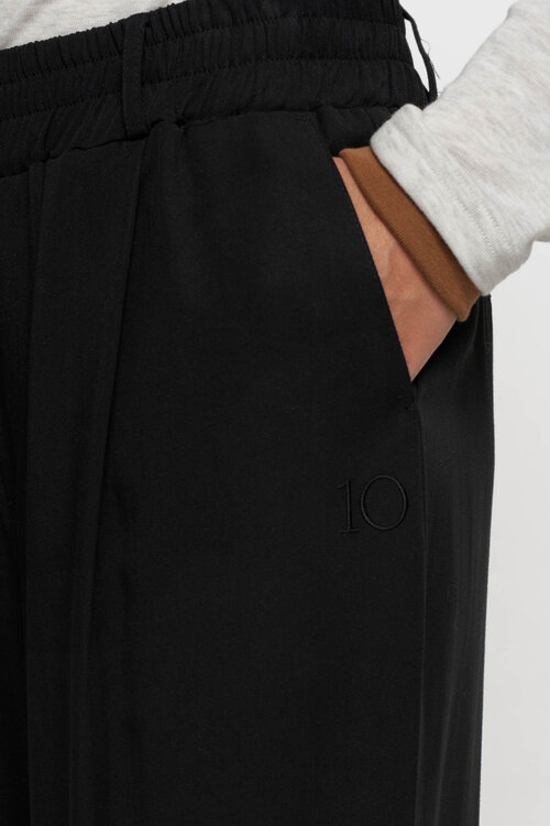 10Days Zwarte soepelvallende broek van lyocell