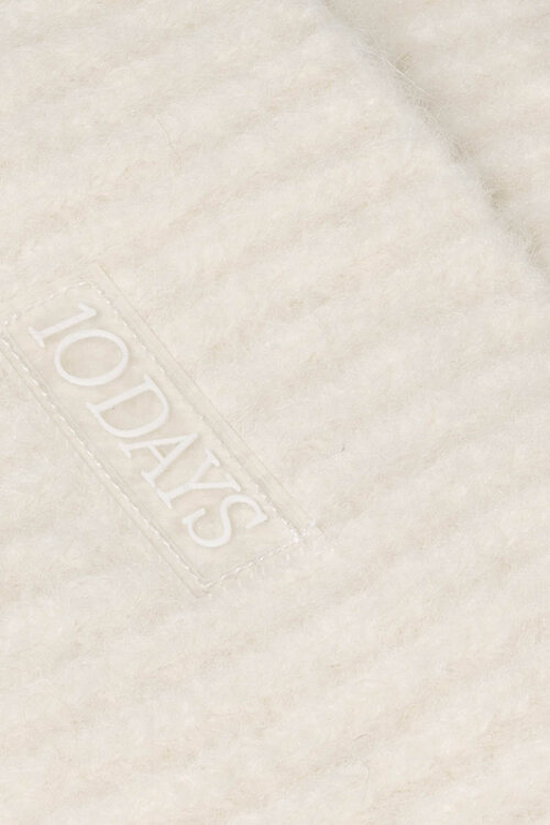 10Days Ecru gebreide muts met harige textuur