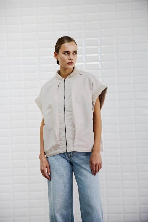 WITHBLACK Off White Bodywarmer