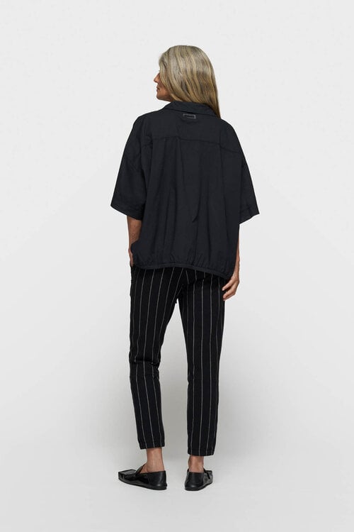 10Days Zwarte lange cropped jogger met krijtstreep