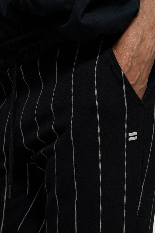 10Days Zwarte lange cropped jogger met krijtstreep