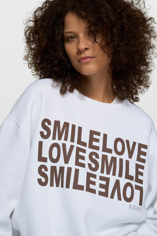 10Days Witte statement sweater met een glimlach