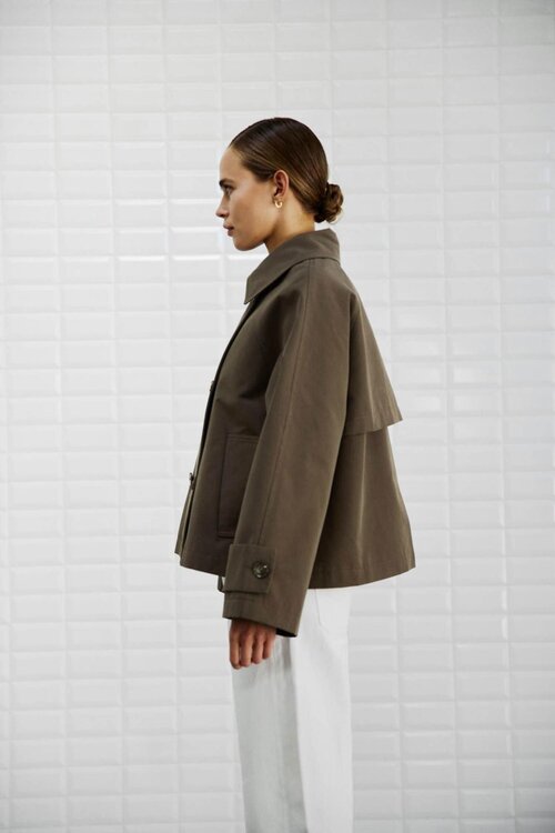 WITHBLACK Korte Trenchcoat in Bruin