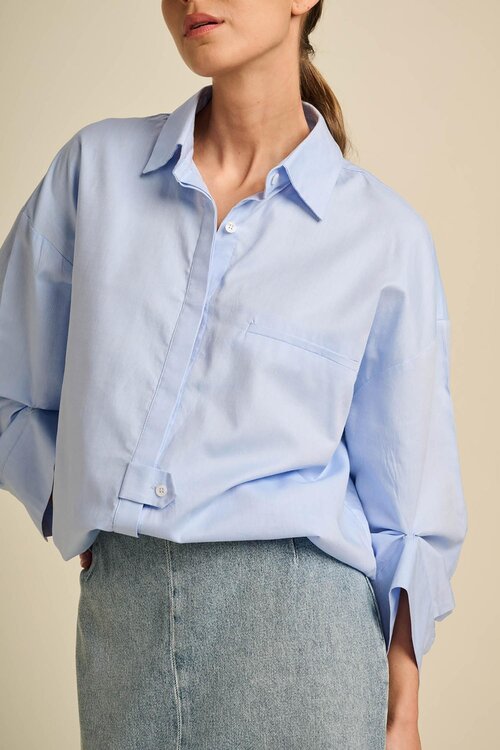 March23 Blouse in hemelsblauw met poplin strepen