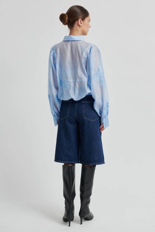 Second Female Vira Blouse in een zachte lichtblauwe tint