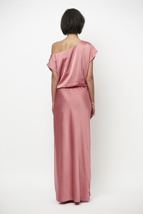 Dante 6 Koraalrode Epic Off-Shoulder Satijnen Jurk