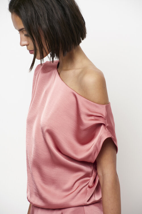Dante 6 Koraalrode Epic Off-Shoulder Satijnen Jurk