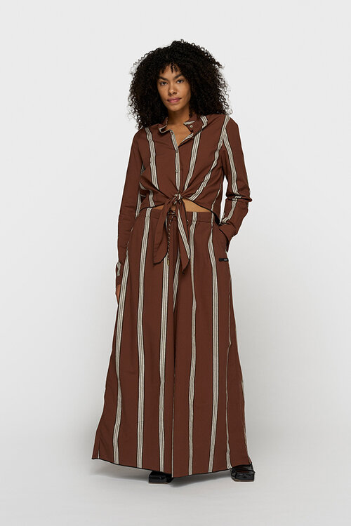 10Days Deep Brown cropped blouse met knoopdetail