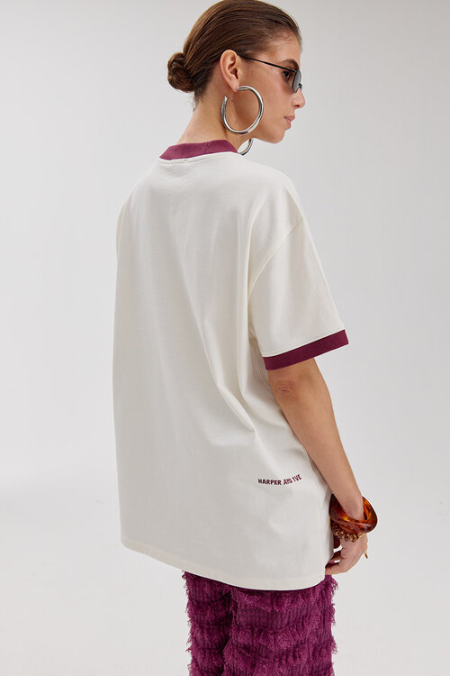 Harper & Yve Ecru SOL-SS: Deze stijlvolle ecru top van VAND. Lifestyle is een veelzijdige toevoeging aan je garderobe. Perfect voor zowel casual als formele gelegenheden, biedt deze top een comfortabele pasvorm en een tijdloze uitstraling. Ontdek meer op https://www.v