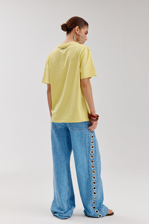 Harper & Yve Blauwe MAYRAEYE-PA: Deze stijlvolle blauwe zonnebril van MAYRAEYE is perfect voor zonnige dagen. Met een modern ontwerp en comfortabele pasvorm is het een must-have accessoire voor elke garderobe.