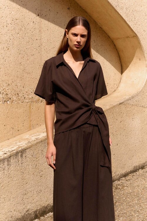 Club L'avenir Blouse Lavender in een diepe, donkerbruine tint